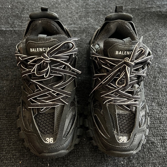 Balenciaga all black track sneaker size6 in very good condition - Picture 2 of 12